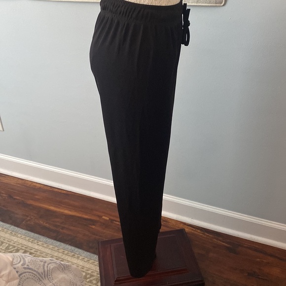 Coco & Carmen NWT black stretchy crop pants - Picture 3 of 7
